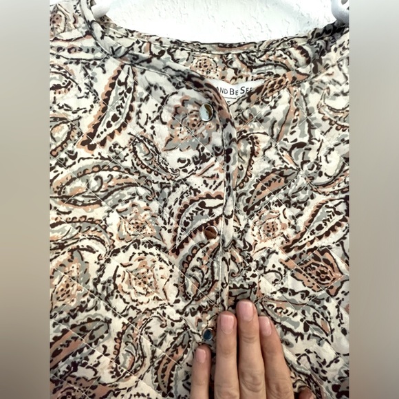 VICI // Quilted Paisley Snap-Up Jacket in Green & Off White - Picture 5 of 7